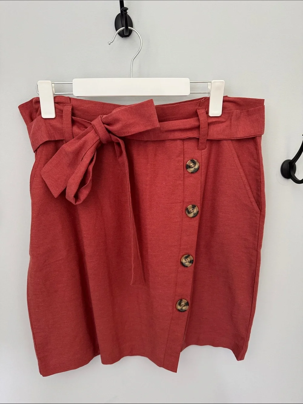 Venus Women's Rust Red Tie-Waist Button Skirt